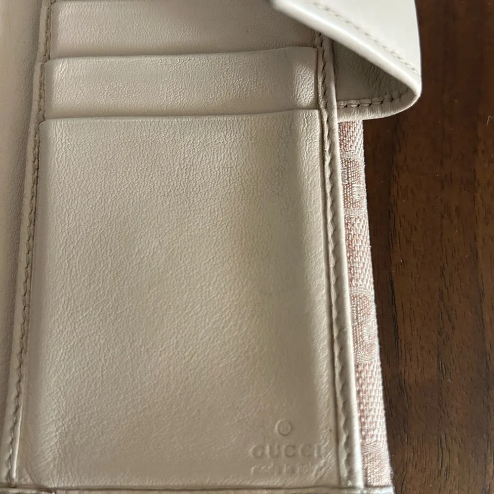 Gucci Pink Monogram Lovely Heart Wallet with Heart Detail - Picture 4 of 13